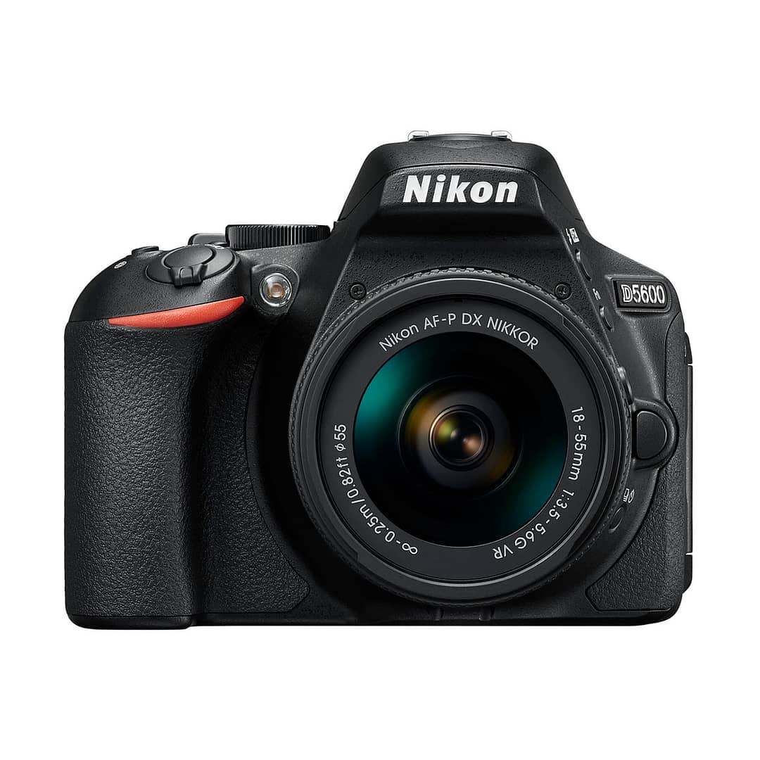 Nikon D5600 + AF-P DX 18-55mm G VR