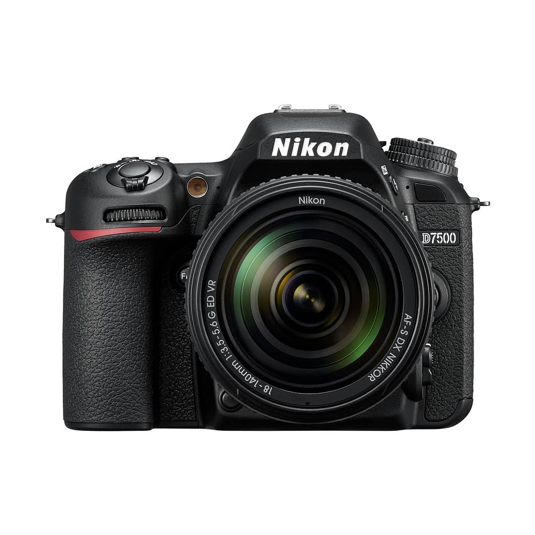 Nikon D7500 + AF-S DX 18-140mm G ED VR