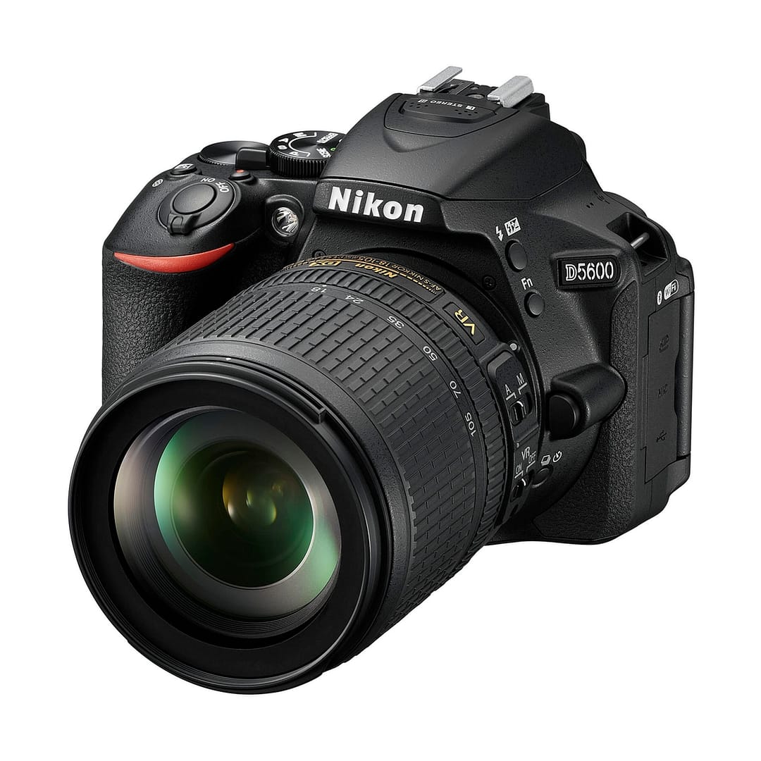 Nikon D5600 + AF-S DX 18-105mm G ED VR